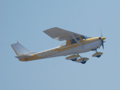 Cessna 150 climbing